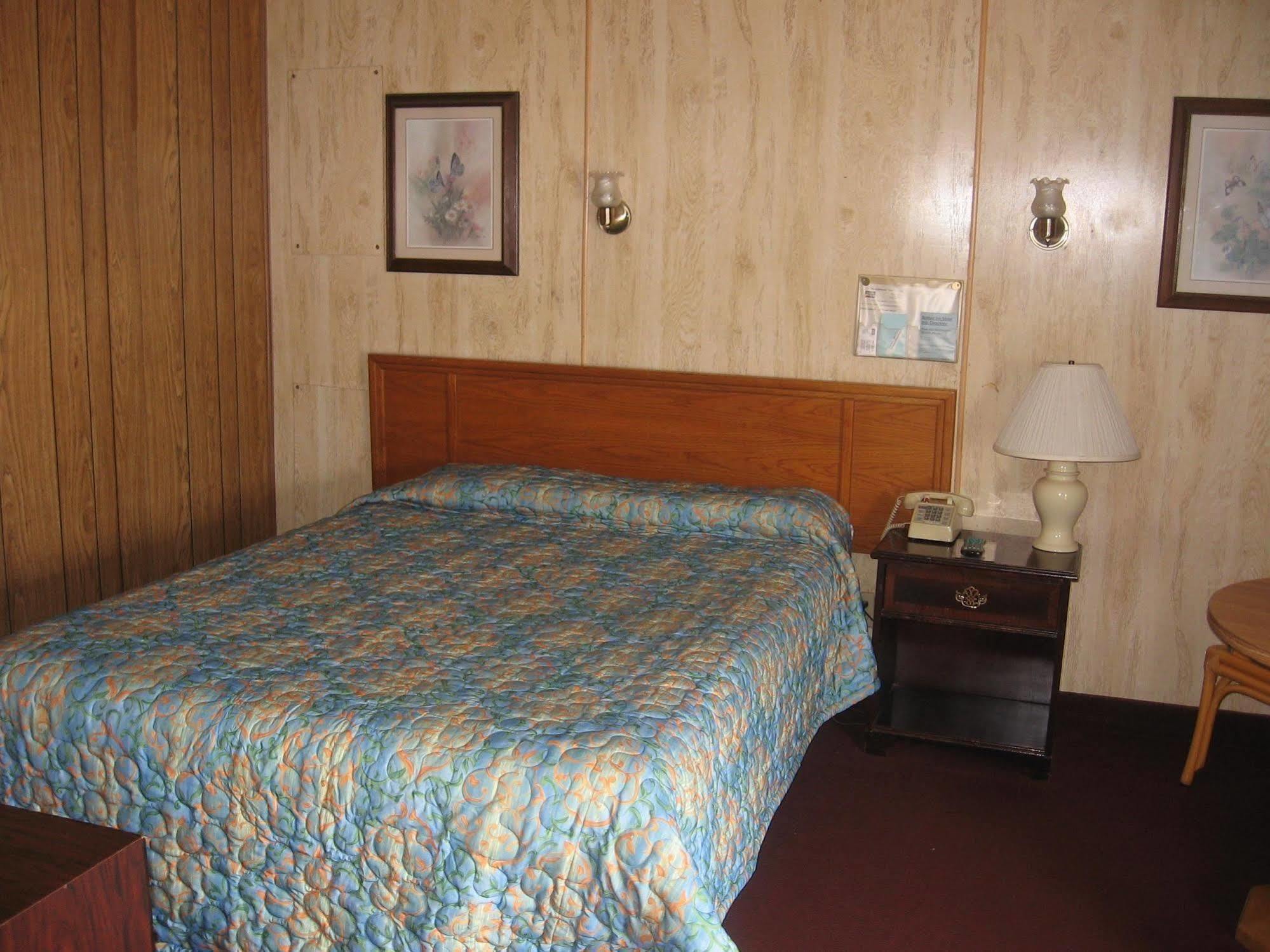 Budget Inn Lynchburg And Bedford Goode Chambre photo
